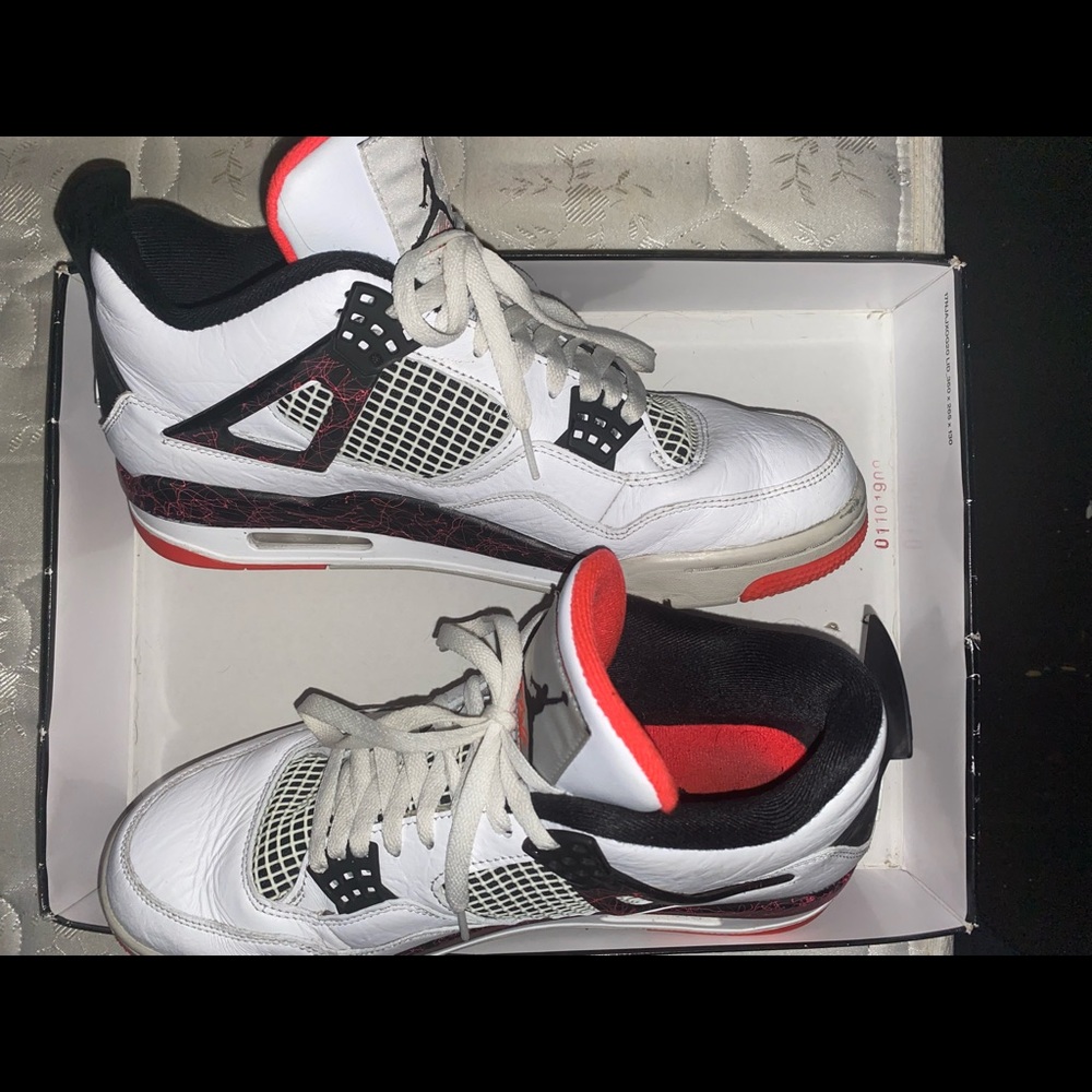 Air Jordan 4 Nostalgia Size 11.5 White/Black (pale citron)